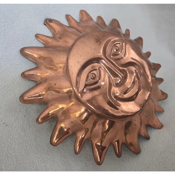 Vintage Anamorphic Sun Face Copper Metal Wall Hanging Smiling Sunshine Round - Picture 4 of 6